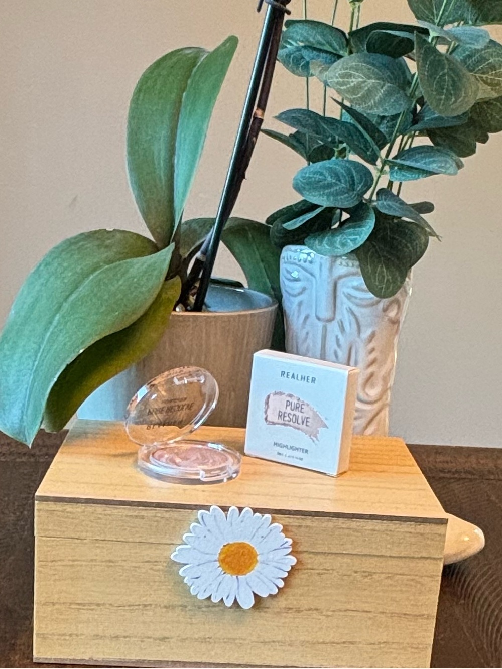 RealHer Pure Resolve Highlighter - White & Yellow Packaging